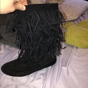 Black fringe boots